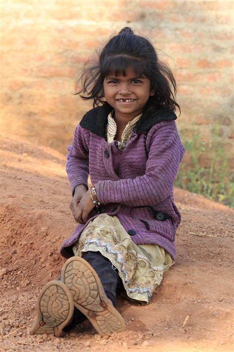 pobre niña feliz niña pobreza india linda felicidad sonrisa