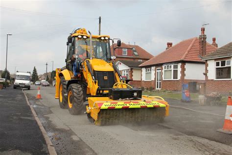 Jcb Adds Pothole Tools To Hydradig