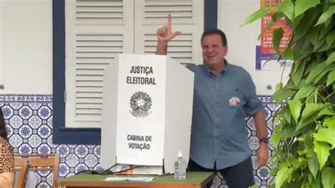 V Deo Prefeito Do Rio Eduardo Paes Vota No Segundo Turno Elei Es