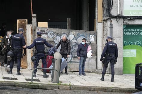 La Policía Nacional Desaloja El Edificio Okupado En La Gran Vía De Vigo