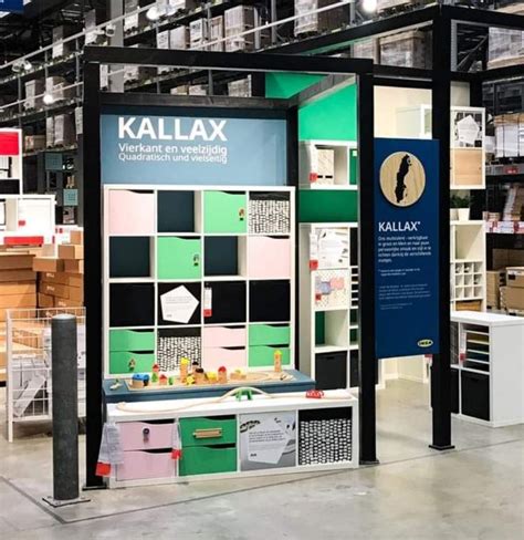 An Exhibit Booth With Several Different Colored Boxes On It S Sides And