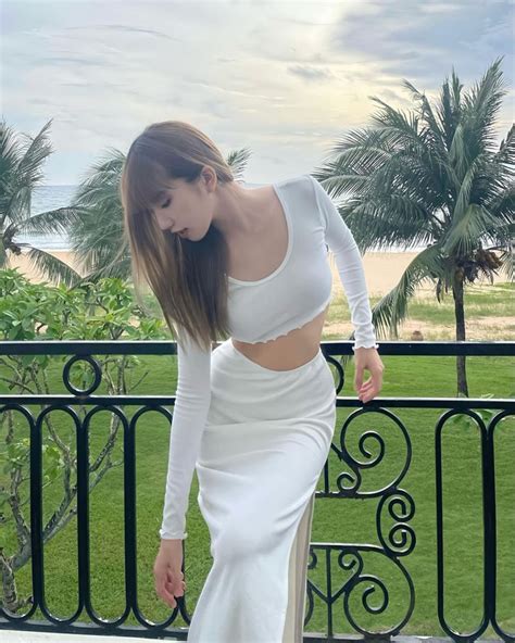 Hot girl Huyền 2k4 tự tin khoe mặt mộc