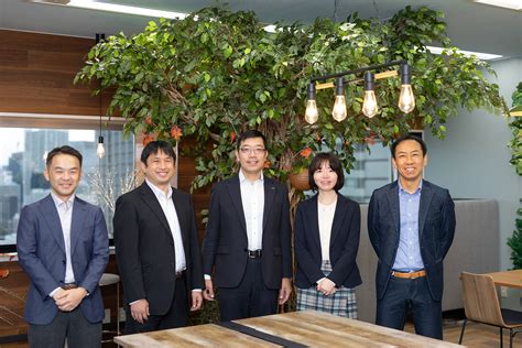 ntt docomo builds   data analysis platform   workers  aws attracting  times