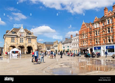 Peterborough Cathedral Square Hi Res Stock Photography And Images Alamy