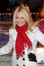 Kristin Chenoweth 11/01/2023 • CelebMafia