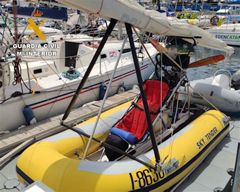 La Guardia Civil intercepta una embarcación convertible en aeronave que