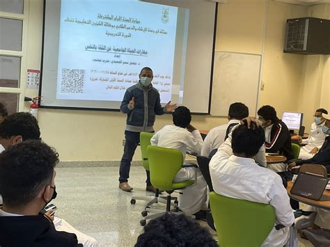 عمادة السنة الأولى المشتركة تنظم دورة مهارات الحياة الجامعية فن