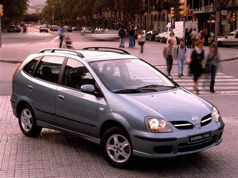 Nissan Almera Tino