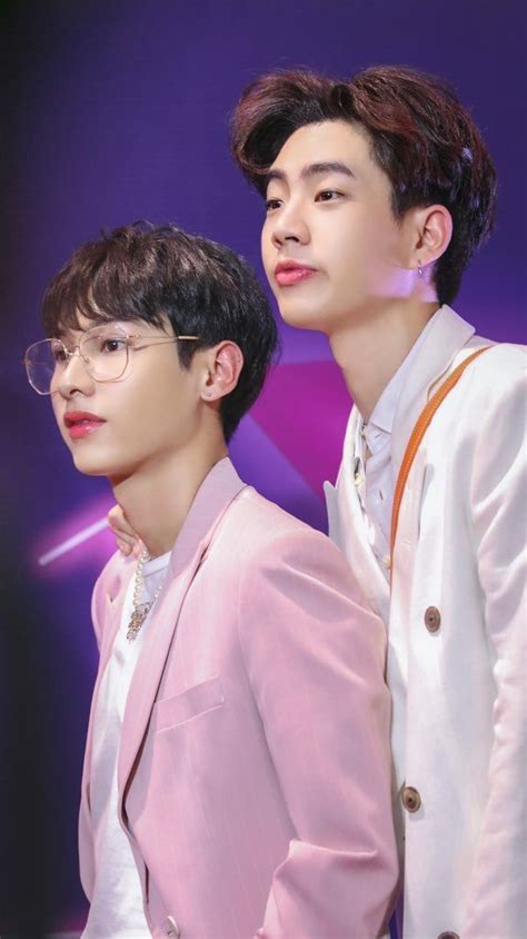 Pin By Dolphin Di Luna On Offgun Cute Gay Couples Gmmtv Actors Cute Gay