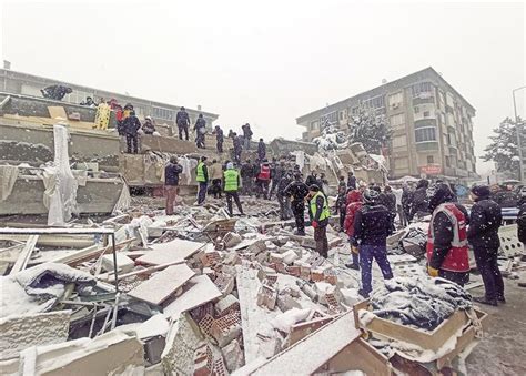 土耳其地震已致土叙两国逾1900人丧生