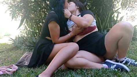 Encuentro Lesbico En El Parque Con Mi Hijastra