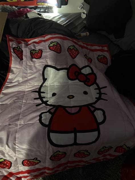 Weighted hello kitty blanket from Aldi, so cute 🥰 : r/HelloKitty