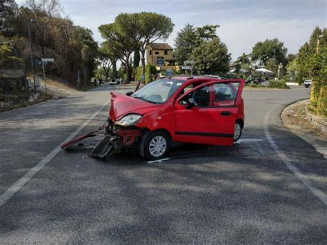 Marino Incidente Su Via Dei Laghi Feriti Castelli Notizie