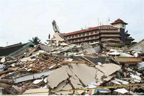 GEMPA JOGJA 2006 Kiamat Bagi Bantul 4000 Warga Tewas Refleksi 15