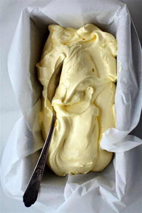 este gelado de lemon curd tem a consistência do autêntico gelado