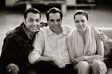 Dharmendra's Throwback Picture With Son, Bobby Deol And 'Choti Bahu ...