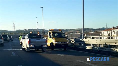 Scontro Tra Due Auto Lungo La Circonvallazione Traffico In Tilt All