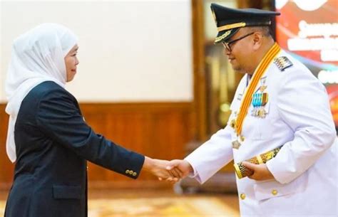 Dilantik Khofifah Timbul Prihanjoko Jadi Bupati Probolinggo Tersingkat