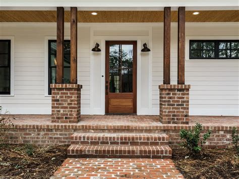 Modern Farmhouse Front Elevation Landhausstil Häuser Raleigh