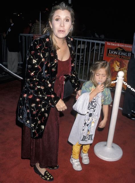 carrie fisher young | Carrie Fisher with a young Billie in 1998. Photo ...