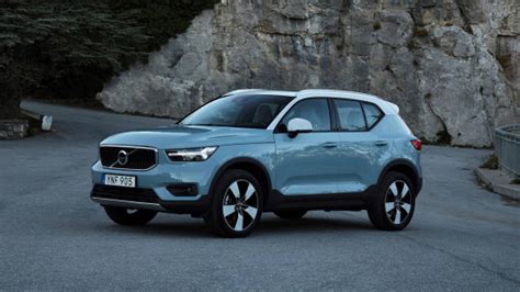 Volvo XC40 B4 Mild Hybrid specs, 0-60, quarter mile, lap times ...