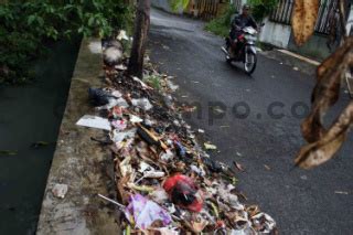 Sampah Di Jalan Sumagung Ii Kelapa Gading Jakarta Datatempo