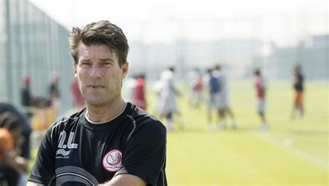 Spørgsmålet lurer konstant nu svarer Laudrup Man lever kun én gang