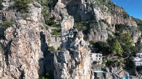 La Roccia Impervia Della Costiera Amalfitana Sulla Strada Panoramica