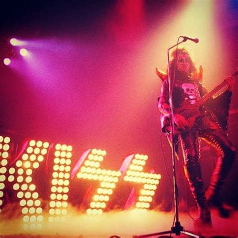 KISS Tour Capital Theater Passiac New Jersey 24 April 1974 Bandas