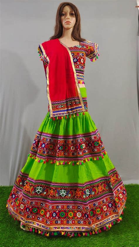 Discover more than 135 traditional gujarati garba dress best ...