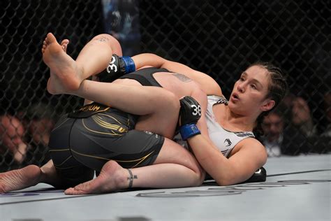 Alexa Grasso Somete A Valentina Shevchenko Y Es La Nueva Campeona De Peso Mosca Ag Fight