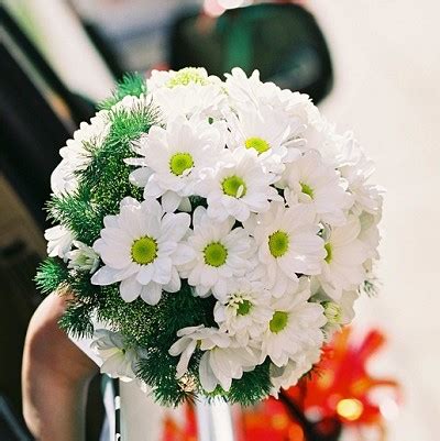 White Daisies Wedding Bouquet - Dot Com Women