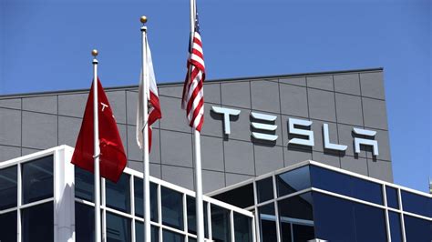 Tesla Aktie Unternehmen Schafft Rekordgewinn Im Ersten Quartal