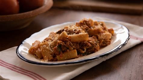 Paolla Carosella Ensina A Preparar Rigatoni Ragu De Lingui A