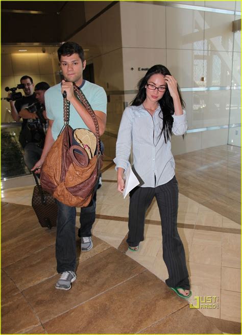 Megan Fox Hot Pink Bra Photo Megan Fox Photos Just Jared Celebrity News And