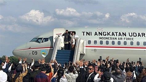 Ternyata Ini Alasan Jokowi Tak Jadi Naik Pesawat Komersial Saat Pulang