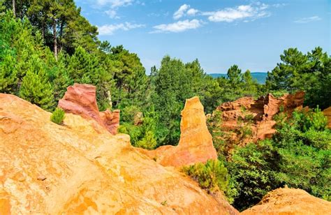 Premium Photo | Ochre landscape at roussillon in provence france