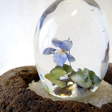 レジンに花ドライフラワーを固めて美しさを劣化褪色させない作品の作り方！ Terrarium Handmade Resin