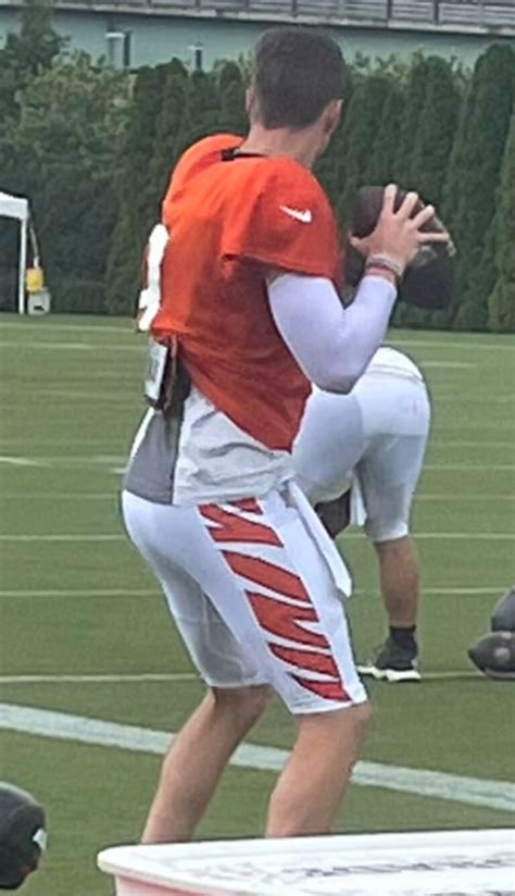 Omg His Butt Retro Edition Cincinnati Bengals Quarterback Joe Burrow Flashes Ass Cbs Plays It