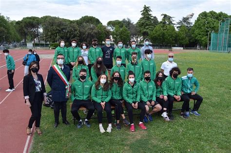 Cerimonia Di Premiazione Degli Atleti DellEdera Atletica