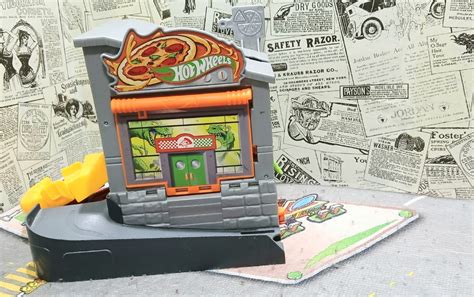 Preloved Hot Wheels City Downtown Pizza Toss Playset Hobbies Toys Toys Games On Carousell