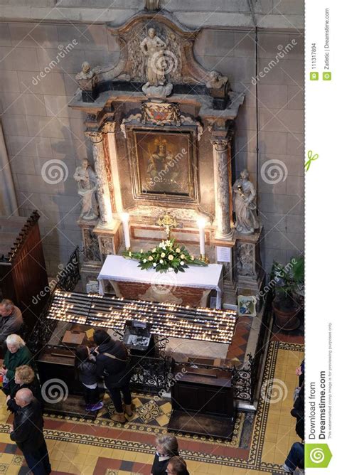 Altar Da Virgem Maria Na Catedral De Zagreb Imagem De Stock Editorial