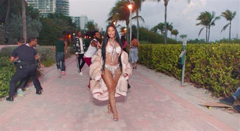 Nicki Minaj Oozes Sex Appeal In Future S You Da Baddest Video