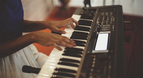 The 5 Best Keyboards For Beginning Piano Lessons: 2017 Reviews