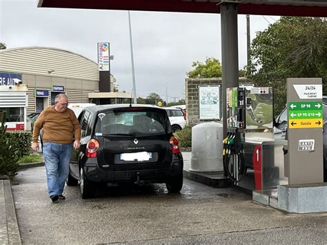 Manche Pénurie de carburants la tension s accroît dans les stations