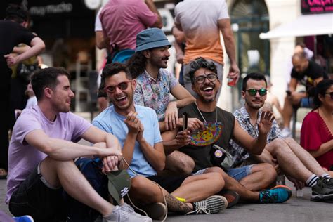 La Orgullosa Re Ne A M S De Personas Para Celebrar La Diversidad