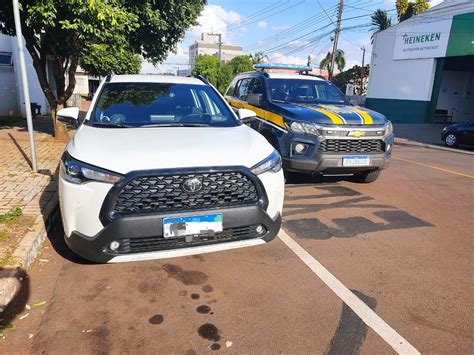 PRF recupera em Campo Mourão carro de luxo furtado no RS e prende