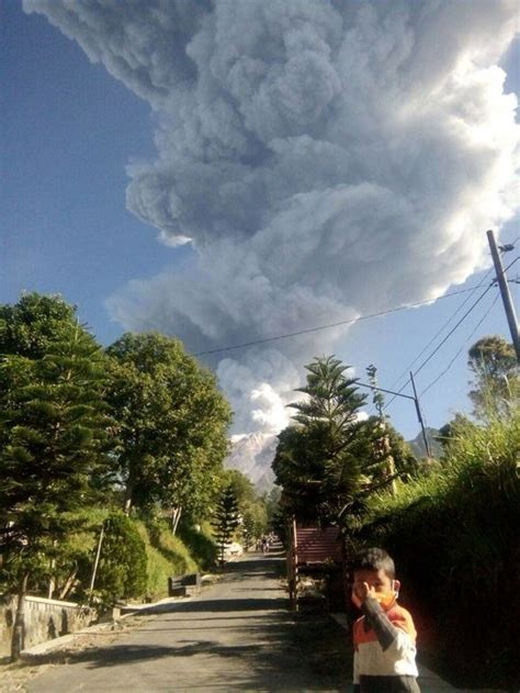 Indonesia S Mount Merapi Explodes In Biggest Eruption This Year Red