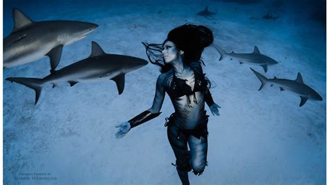 Hannah Fraser A Real Life Mermaid Swims With Sharks And Whales To