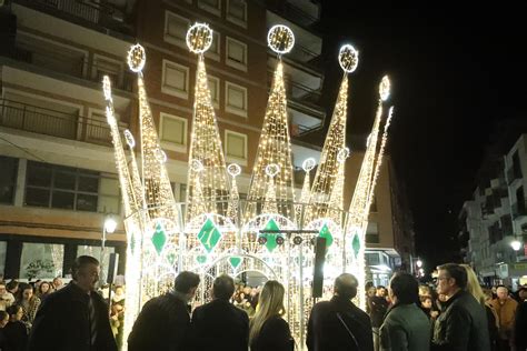 La Iluminaci N Navide A Se Inaugura Con Una Gran Corona D Y Una